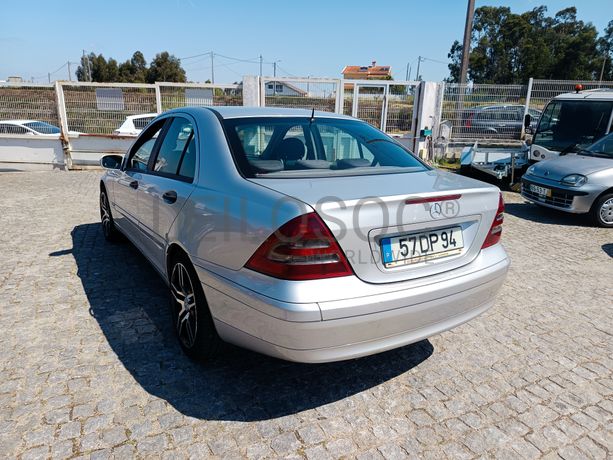 Mercedes-Benz C220 · Ano 2004