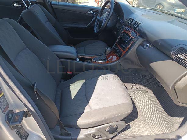 Mercedes-Benz C220 · Ano 2004