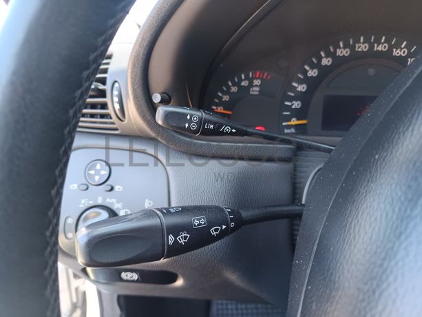 Mercedes-Benz C220 · Ano 2004