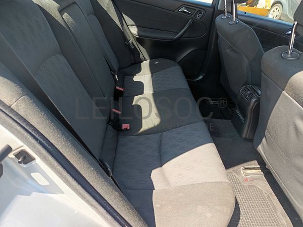 Mercedes-Benz C220 · Ano 2004