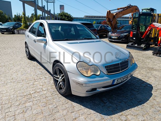 Mercedes-Benz C220 · Ano 2004
