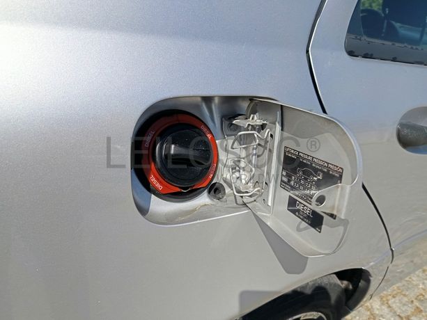 Mercedes-Benz C220 · Ano 2004