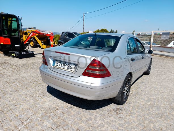 Mercedes-Benz C220 · Ano 2004