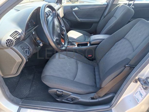 Mercedes-Benz C220 · Ano 2004