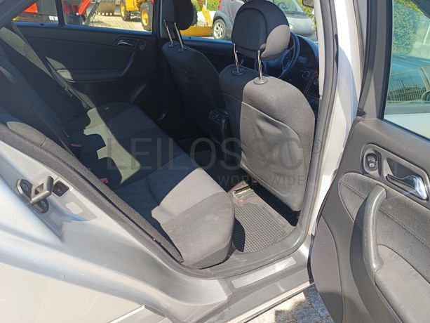 Mercedes-Benz C220 · Ano 2004