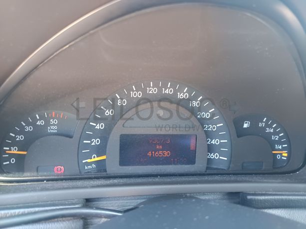 Mercedes-Benz C220 · Ano 2004