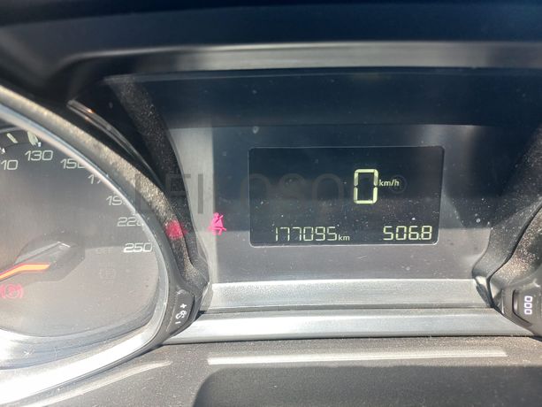 Peugeot 308 · Ano 2017