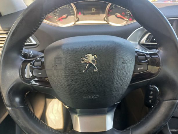 Peugeot 308 · Ano 2017