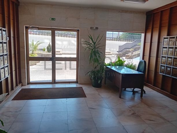 Apartamento T3 + Garagem · Oeiras