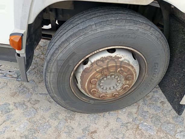 Volvo FL 220 · Ano 2001