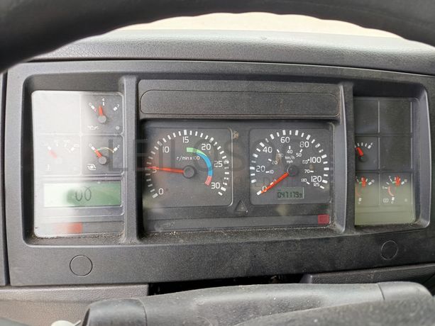 Volvo FL 220 · Ano 2001