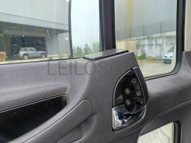 Volvo FL 220 · Ano 2001