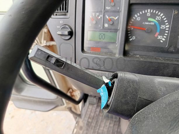 Volvo FL 220 · Ano 2001