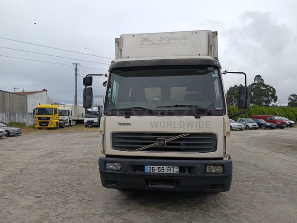 Volvo FL 220 · Ano 2001