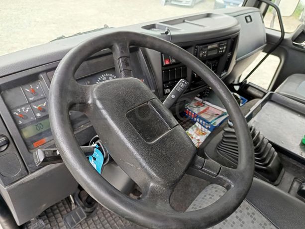 Volvo FL 220 · Ano 2001