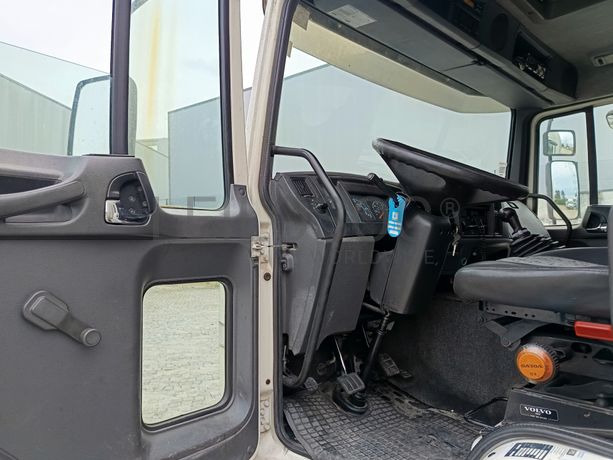 Volvo FL 220 · Ano 2001