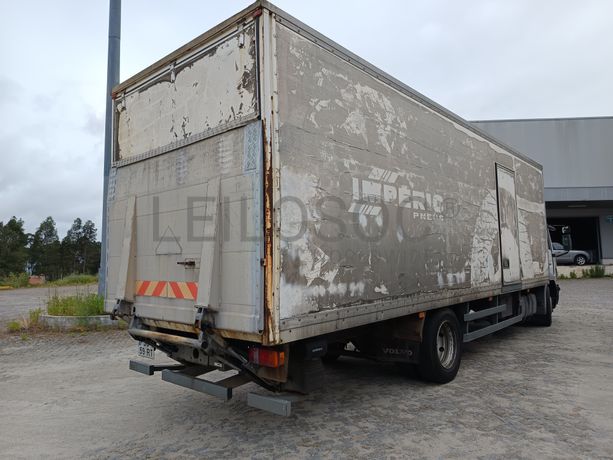 Volvo FL 220 · Ano 2001