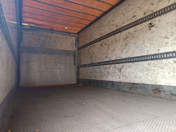 Volvo FL 220 · Ano 2001