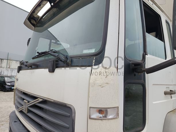 Volvo FL 220 · Ano 2001