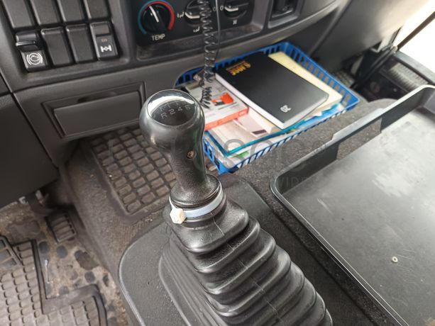 Volvo FL 220 · Ano 2001