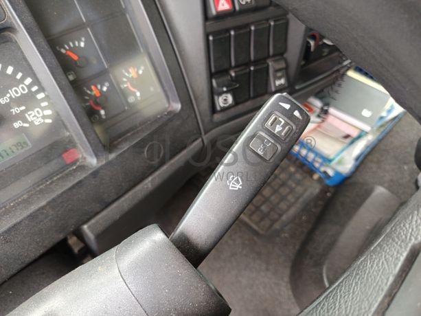 Volvo FL 220 · Ano 2001