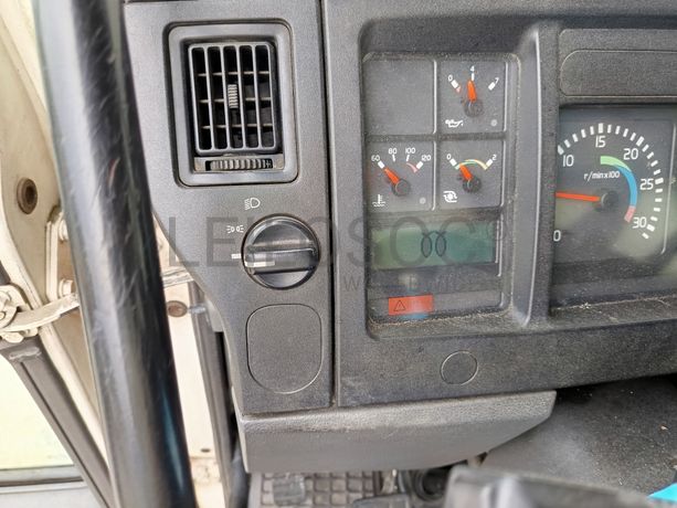 Volvo FL 220 · Ano 2001