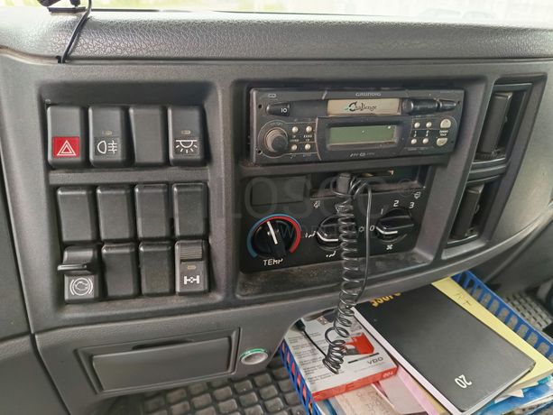 Volvo FL 220 · Ano 2001