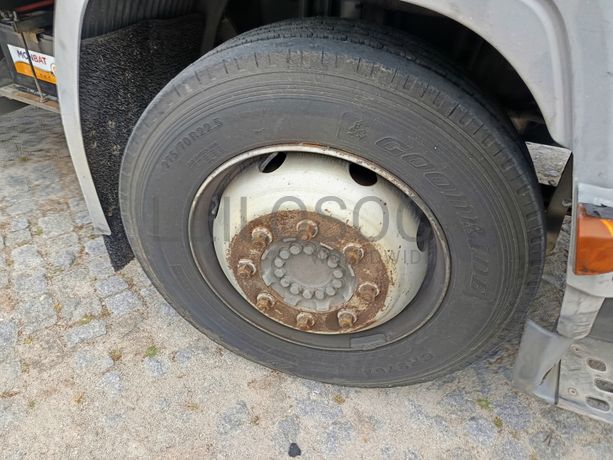 Volvo FL 220 · Ano 2001