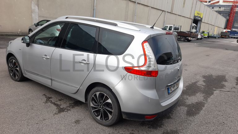 Renault Grand Scenic 1.5 DCI · Ano 2016