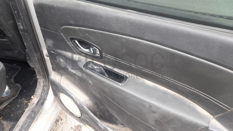 Renault Grand Scenic 1.5 DCI · Ano 2016