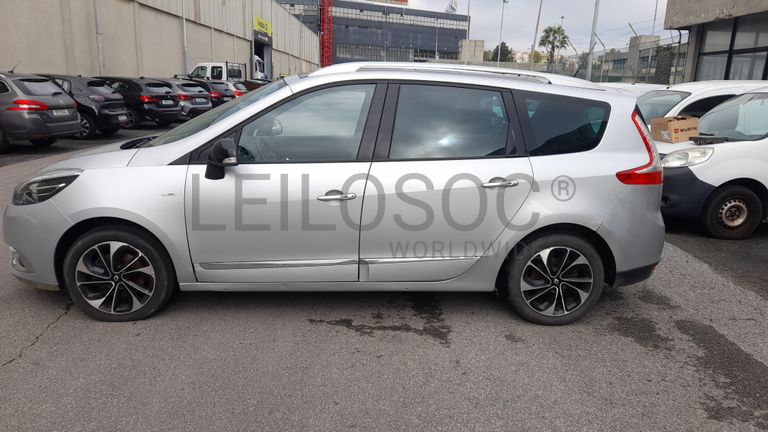 Renault Grand Scenic 1.5 DCI · Ano 2016