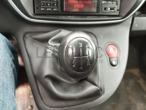 Renault Kangoo Maxi Business 1.5 DCI · Ano 2015