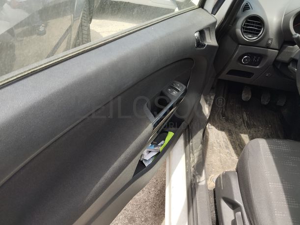 Opel Corsa Van 1.3 CDTi · Ano 2014