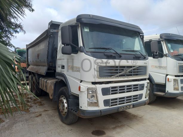 Camião Basc. Tras. (6X4) da marca VOLVO, modelo FM400-6x4-4