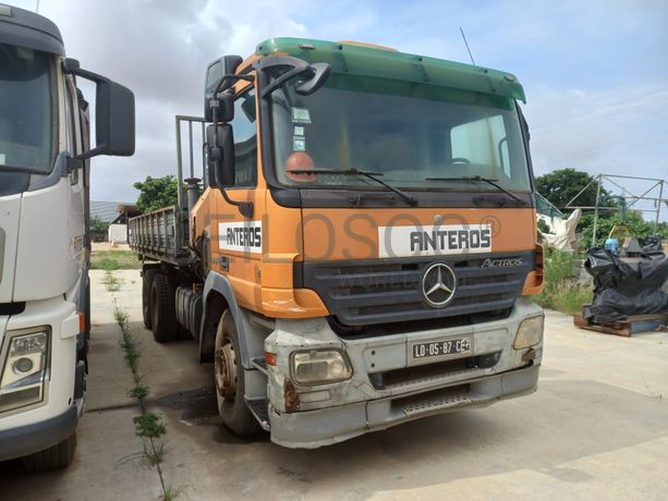 Camião Basc. c/ Tras. Braço Hidráulico da marca MERCEDES BENZ, modelo ACTROS 2636/42