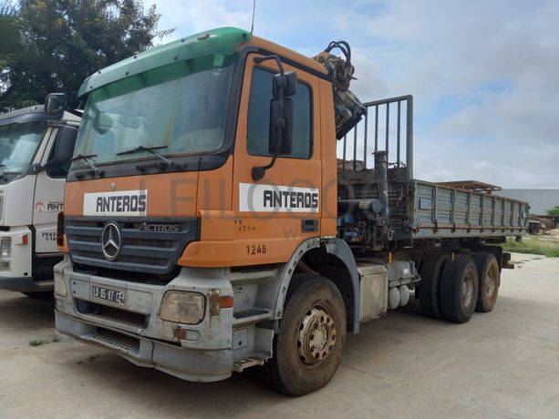Camião Basc. c/ Tras. Braço Hidráulico da marca MERCEDES BENZ, modelo ACTROS 2636/42