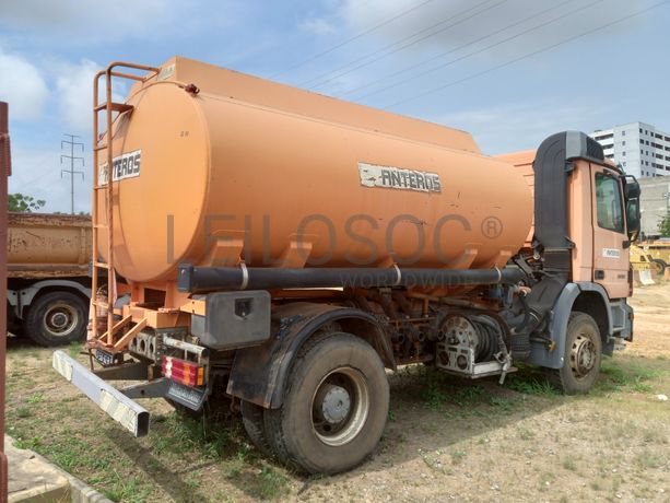 Camião Cisterna da marca MERCEDES BENZ, modelo ACTROS 2032