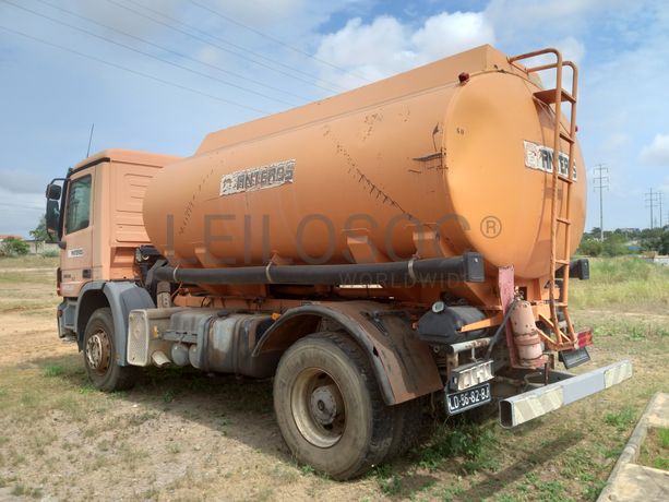 Camião Cisterna da marca MERCEDES BENZ, modelo ACTROS 2032