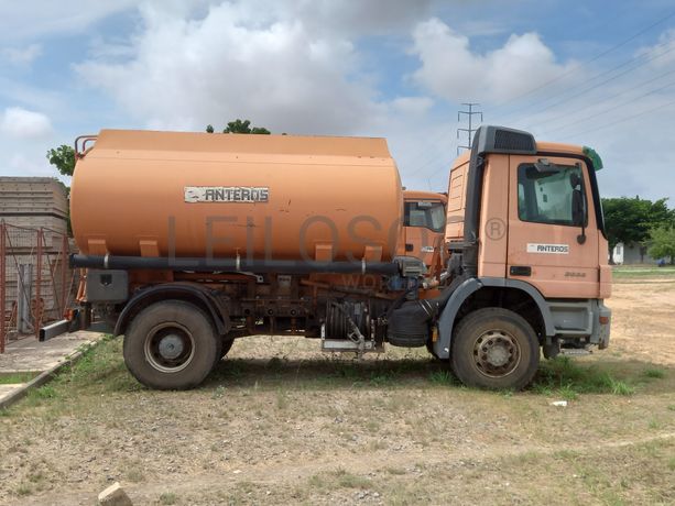Camião Cisterna da marca MERCEDES BENZ, modelo ACTROS 2032