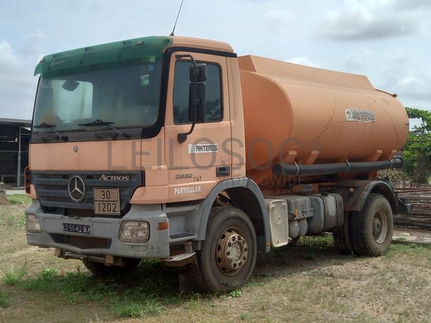Camião Cisterna da marca MERCEDES BENZ, modelo ACTROS 2032
