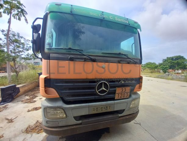 Camião Cisterna da marca MERCEDES BENZ, modelo ACTROS-6x4-4