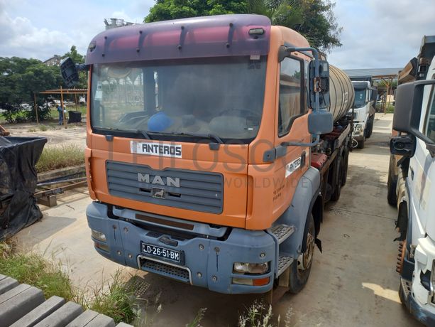 Camião Cisterna Betum. da marca MAN, modelo TGA-26.360