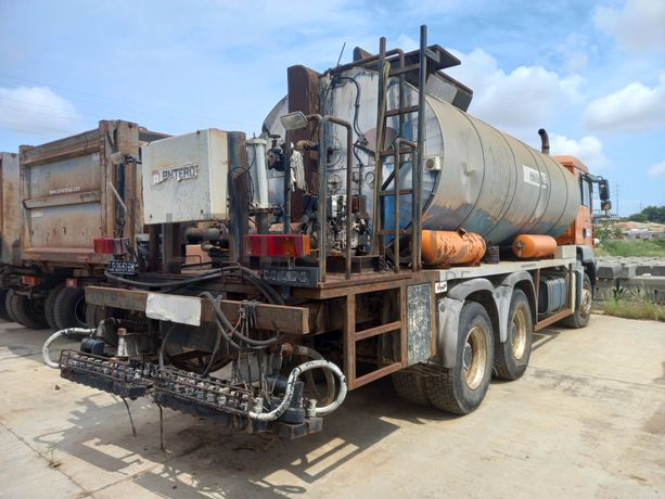 Camião Cisterna Betum. da marca MAN, modelo TGA-26.360