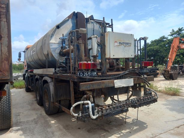 Camião Cisterna Betum. da marca MAN, modelo TGA-26.360