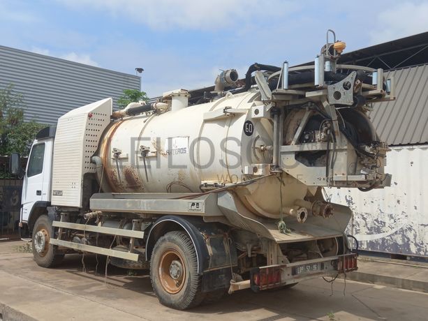 Camião de Saneamento da marca VOLVO, modelo FM7-43-4,10-2000