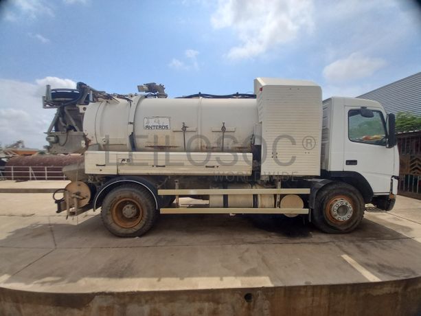 Camião de Saneamento da marca VOLVO, modelo FM7-43-4,10-2000