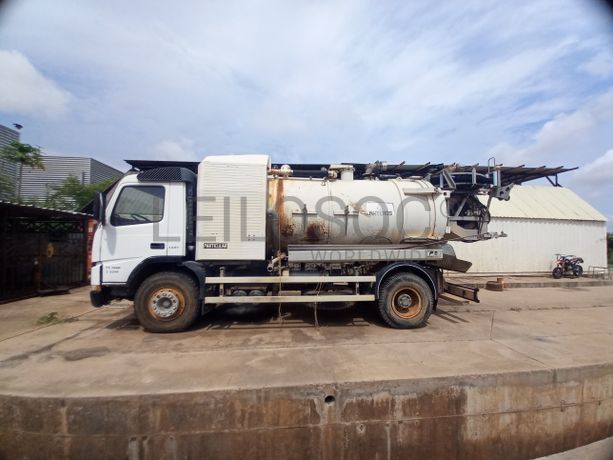 Camião de Saneamento da marca VOLVO, modelo FM7-43-4,10-2000