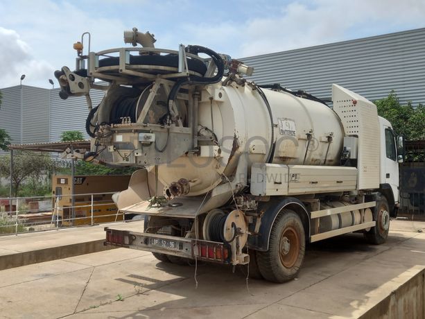 Camião de Saneamento da marca VOLVO, modelo FM7-43-4,10-2000