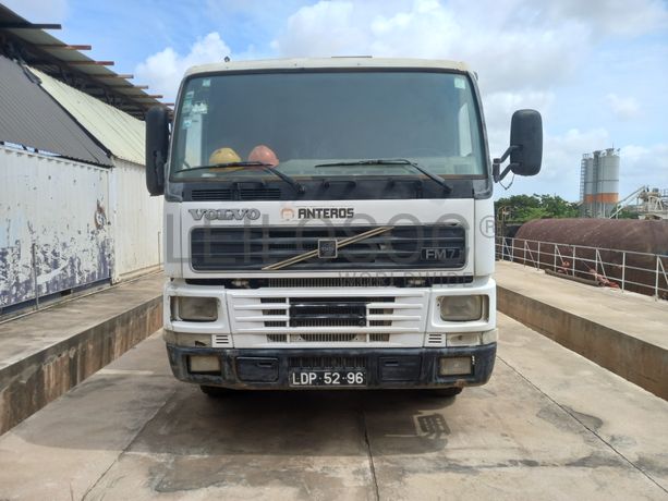 Camião de Saneamento da marca VOLVO, modelo FM7-43-4,10-2000