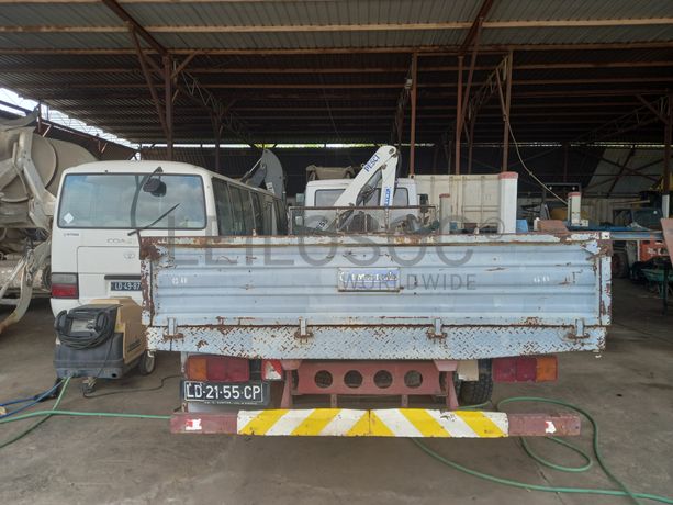 Camião Caixa Fixa c/ Braço Hidráulico da marca MERCEDES BENZ, modelo 914/42